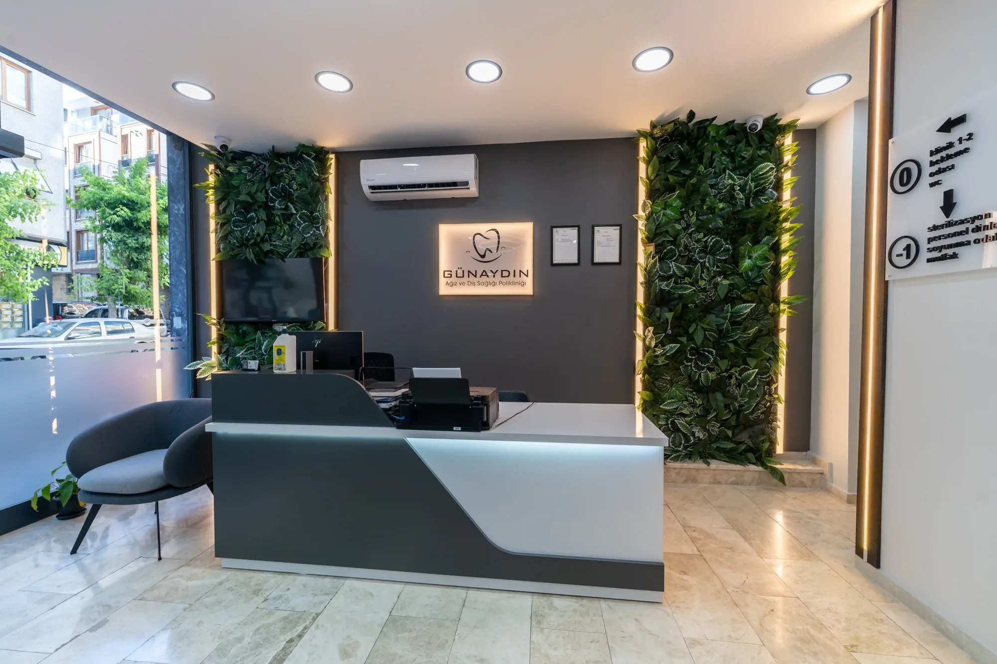 Günaydın Dental Clinic – Front desk