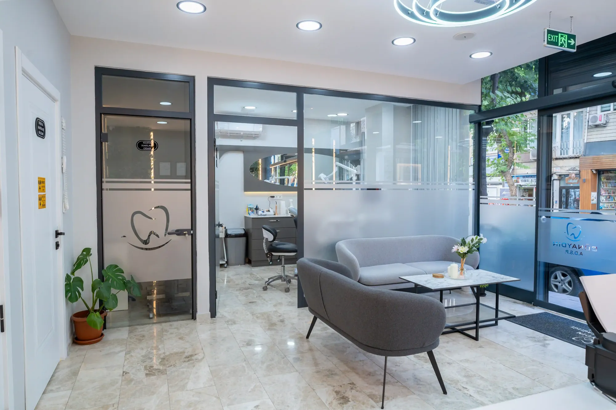 Günaydın Dental Clinic – Waiting area
