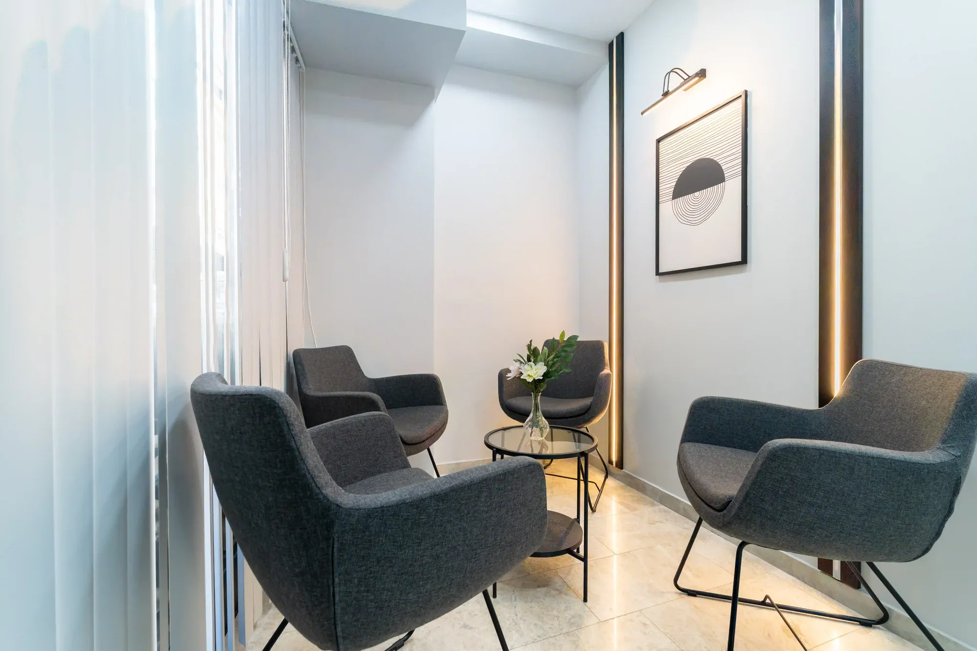 Günaydın Dental Clinic – Waiting corner